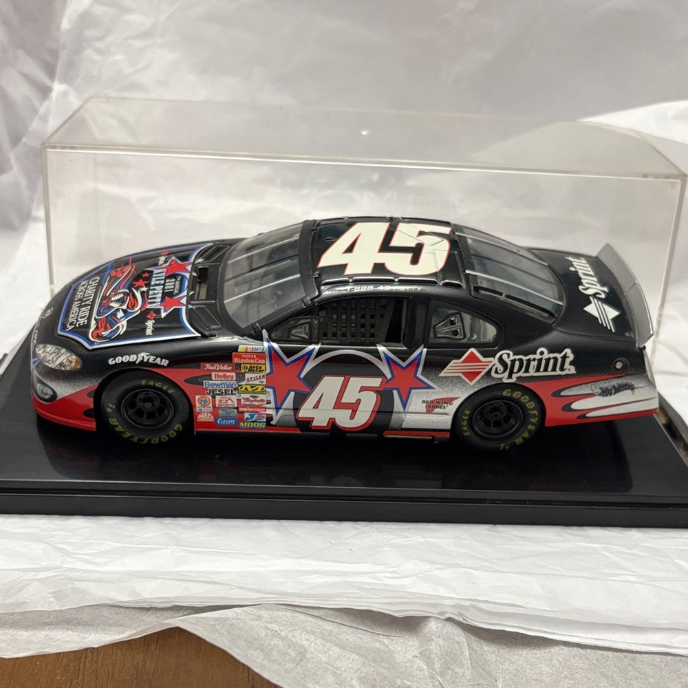 1:24 Diecast 45 Kyle Petty x 2001 Charity Ride Across America NASCAR stock car